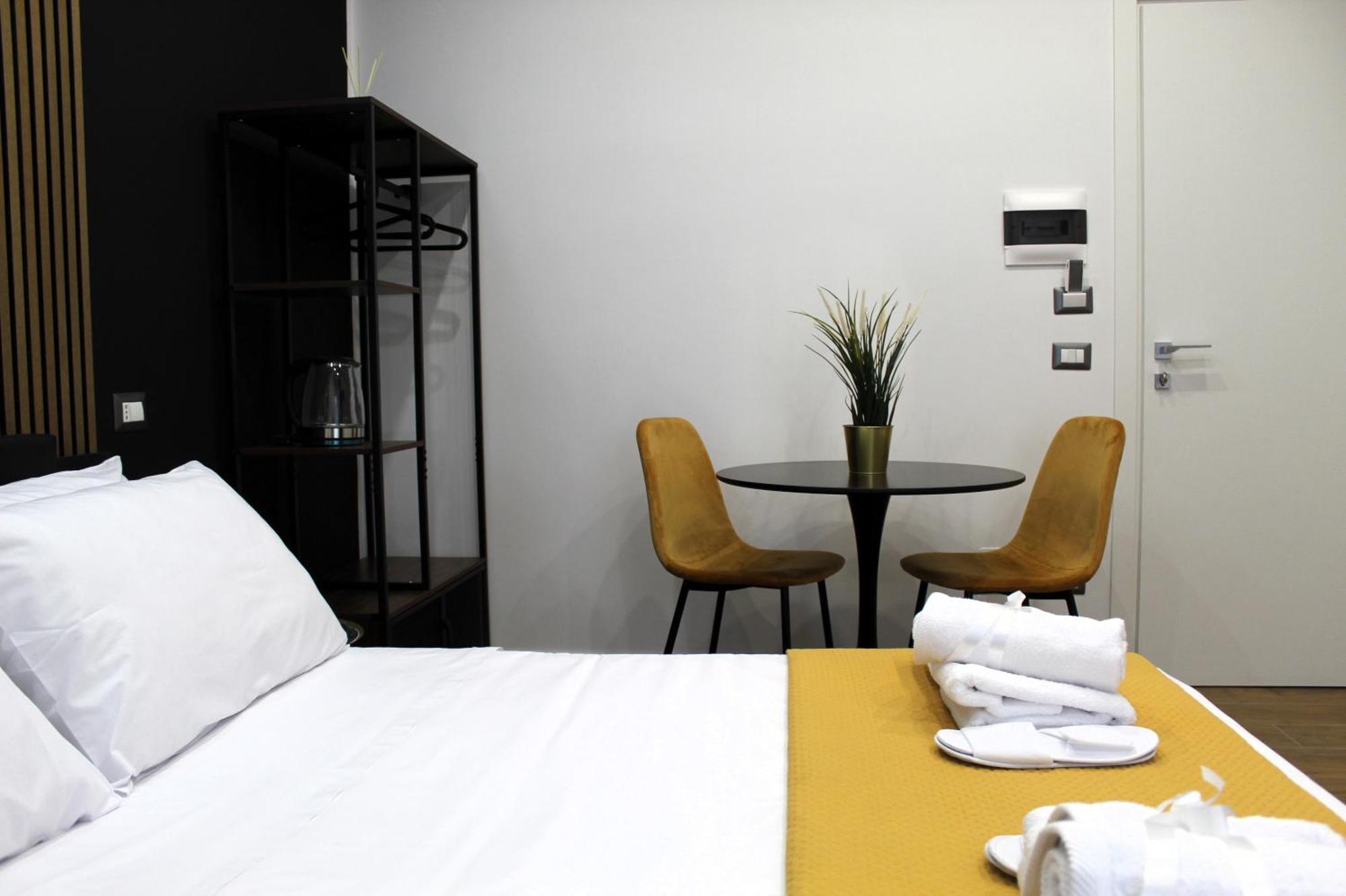 Blackwoody Contemporary Rooms - Napoli Centro Storico Exteriér fotografie